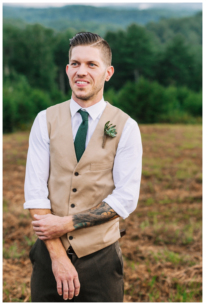 Destination_Wedding_Photographer_Mountain-Top-Cabin-Wedding_Elizabeth-and-Benjamin_Dahlonega-GA_0078.jpg