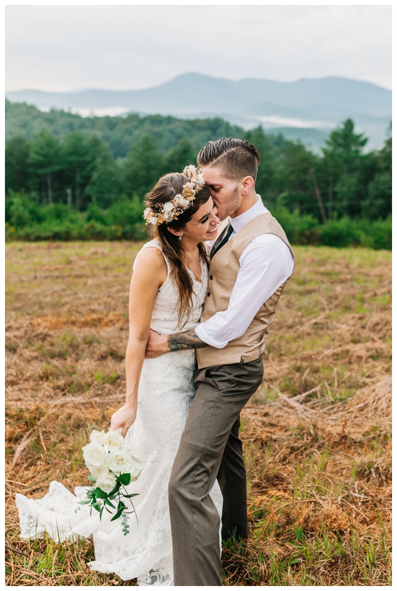 Destination_Wedding_Photographer_Mountain-Top-Cabin-Wedding_Elizabeth-and-Benjamin_Dahlonega-GA_0126.jpg