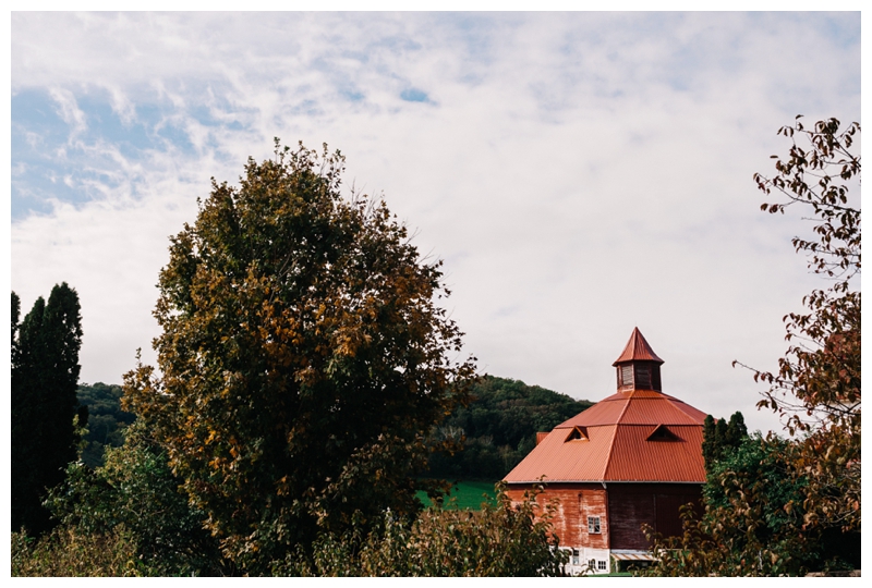 North-Carolina-Wedding-Photographer_Mariah-and-Zach_Appalacian-Hillside-Wedding_0000.jpg