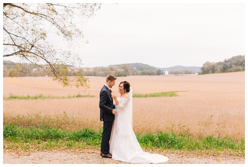 North-Carolina-Wedding-Photographer_Mariah-and-Zach_Appalacian-Hillside-Wedding_0064.jpg