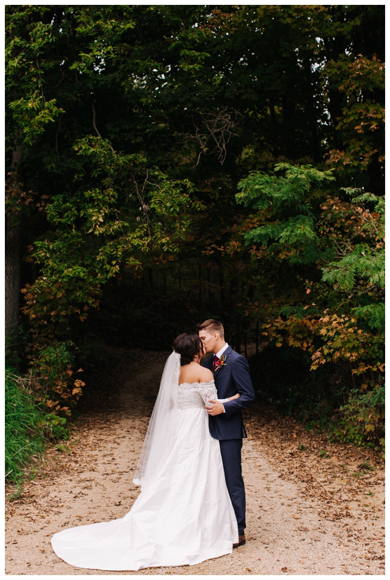 North-Carolina-Wedding-Photographer_Mariah-and-Zach_Appalacian-Hillside-Wedding_0077.jpg