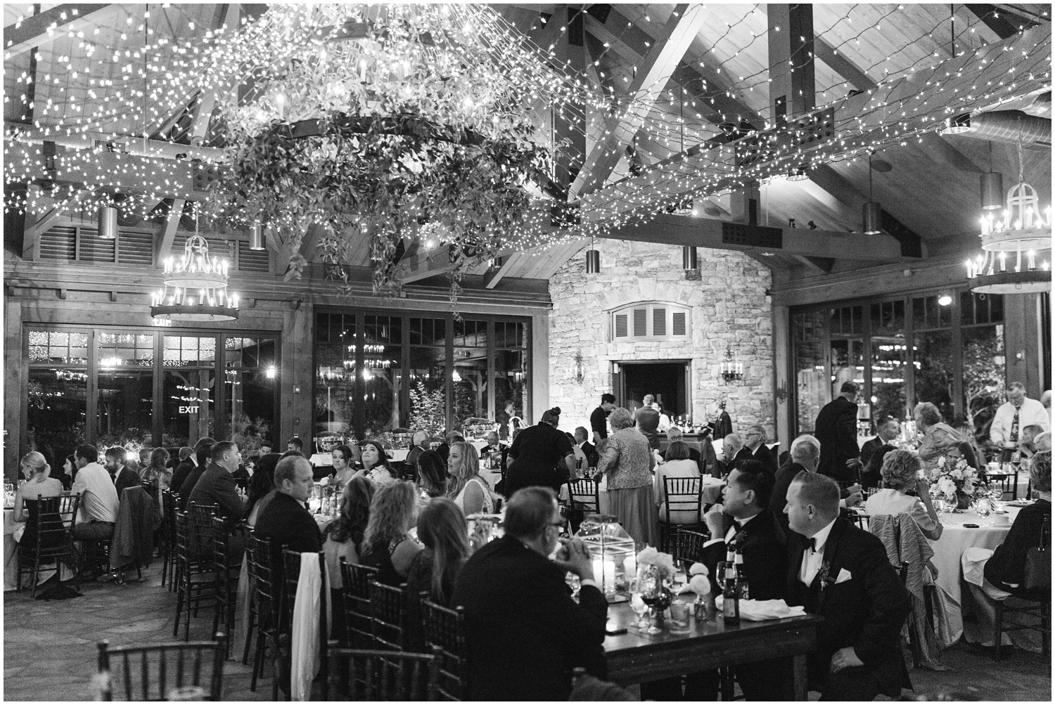 guests enjoy dinner at Old Edwards Inn wedding reception