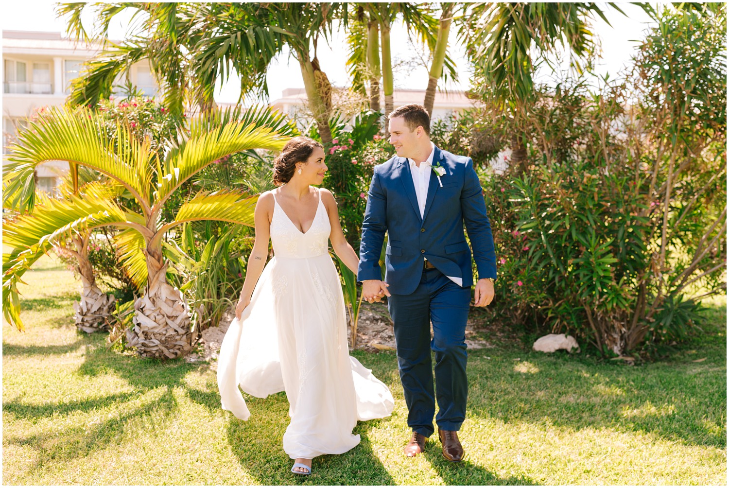 Destination-Wedding-Photographer_Destination-Wedding-at-Moon-Palace-Resort_Taylor-and-Derek_Cancun-Mexico_0034.jpg