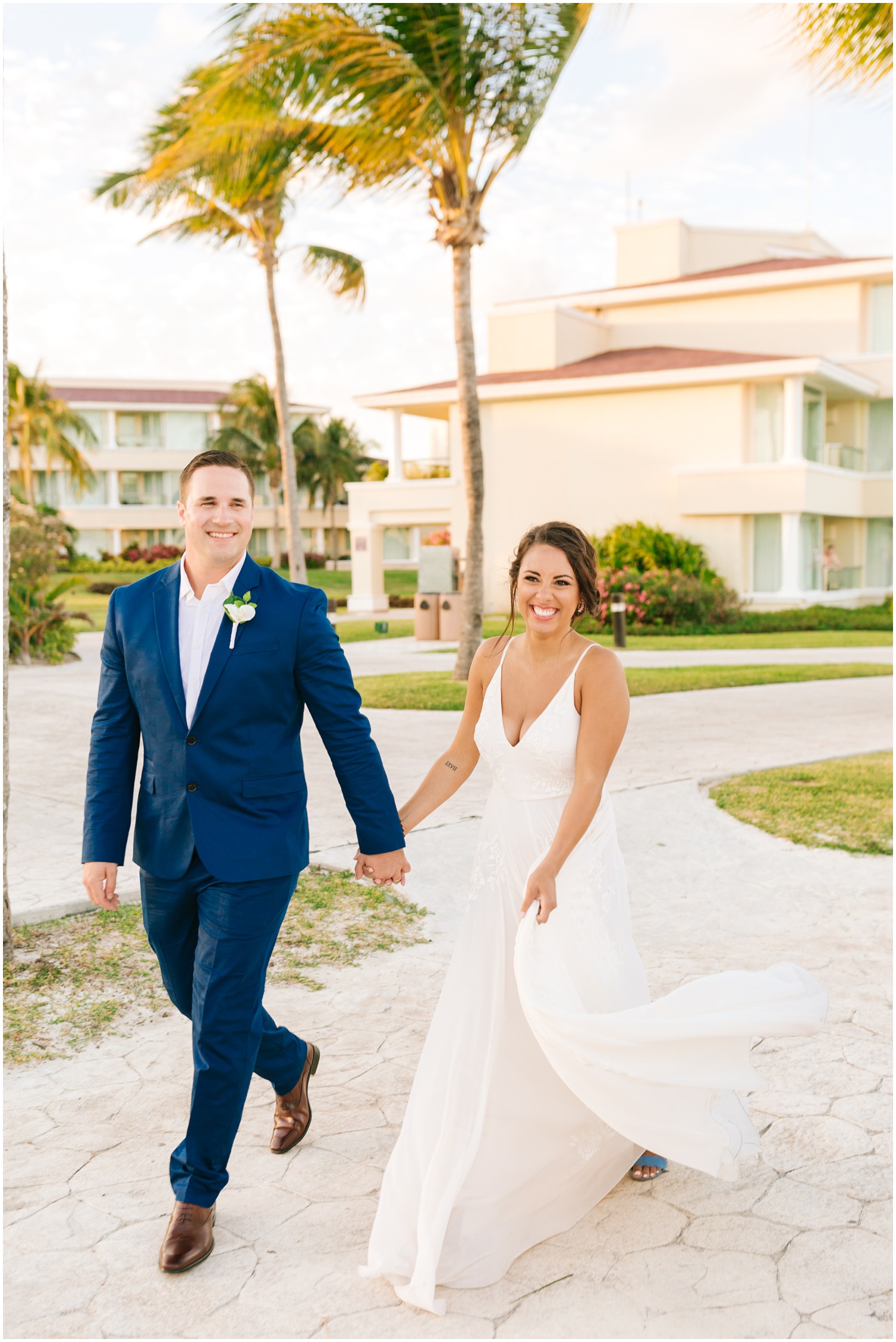 Destination-Wedding-Photographer_Destination-Wedding-at-Moon-Palace-Resort_Taylor-and-Derek_Cancun-Mexico_0122.jpg