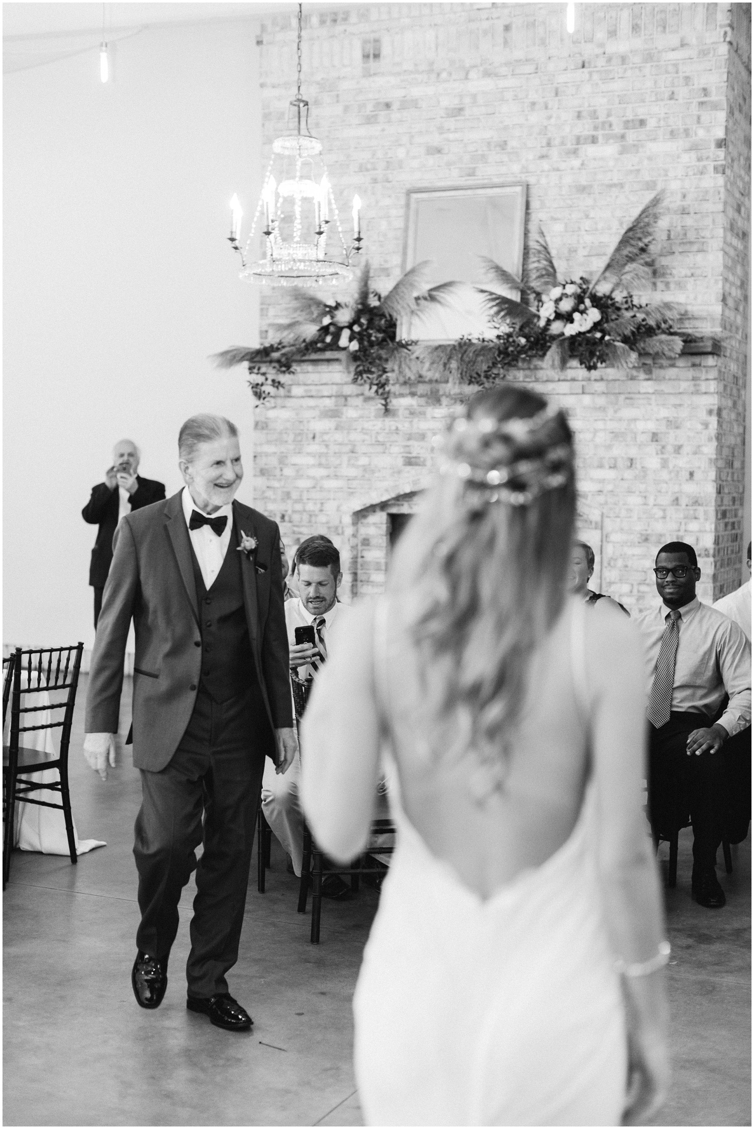 dad walks to meet bride for dance at Wrightsville Manor