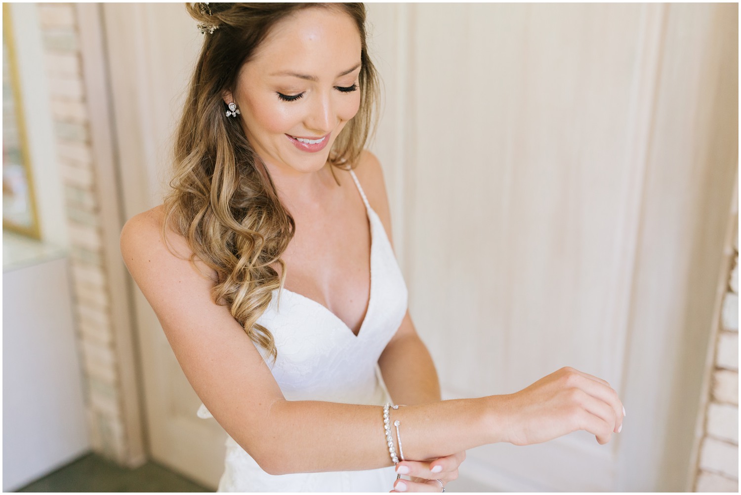 bride prepares for North Carolina wedding day