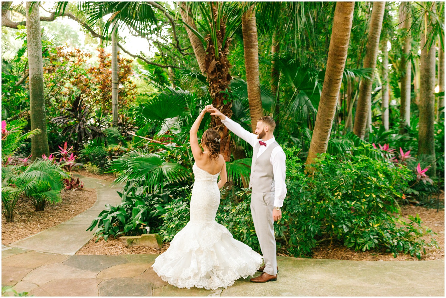Destination-Wedding-Photographer_Sunken-Gardens-Wedding_Taylor-and-Matthew_St-Pete-FL_0099.jpg