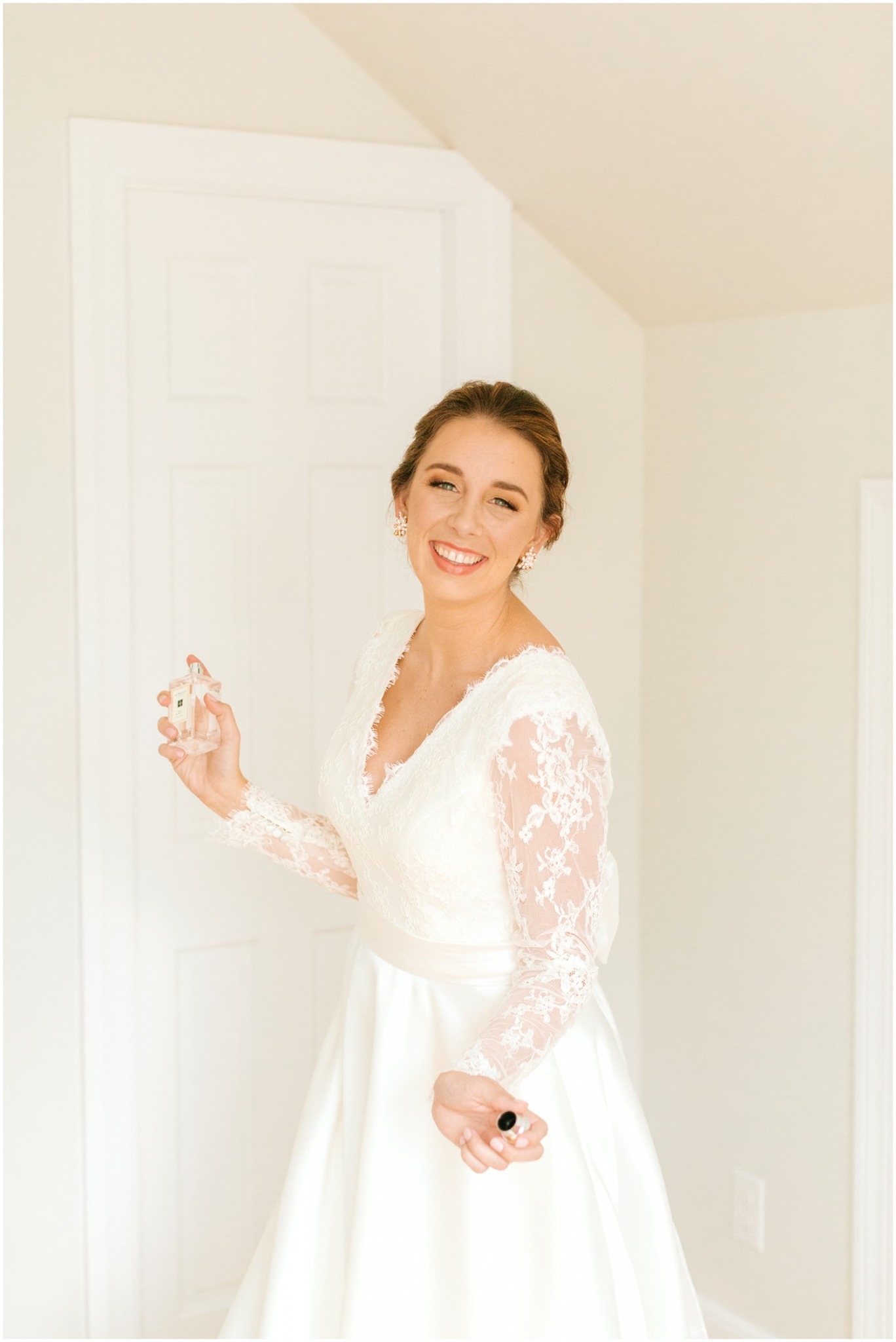 Chelsea Renay Photography captures bride preparing for wedding day