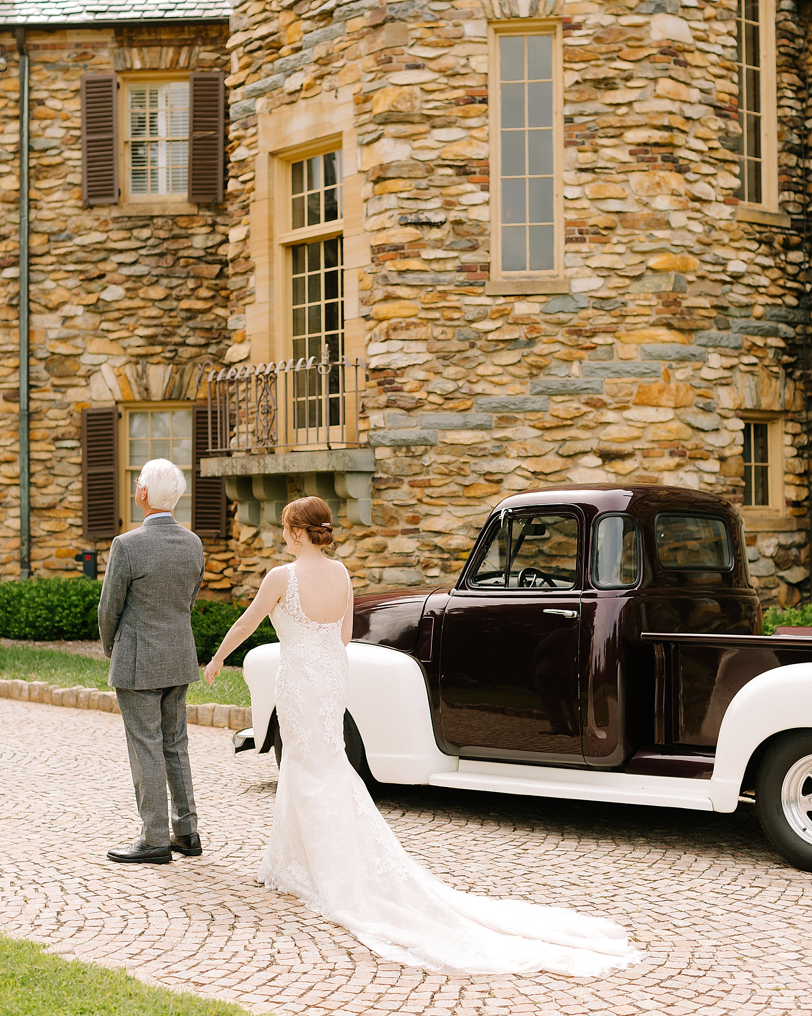 bride walks up to dad before first look