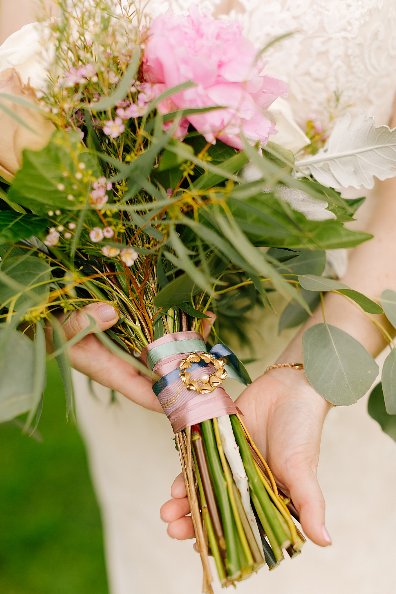 details on bride's bouquet for NC wedding