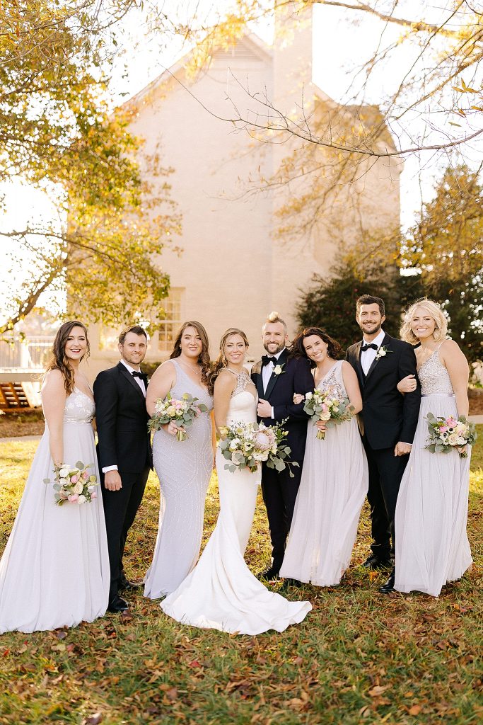 bride and groom pose with bridesmaids and groomsmen